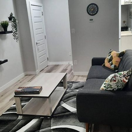 Carsonway Basement Suite Едмонтон Екстер'єр фото