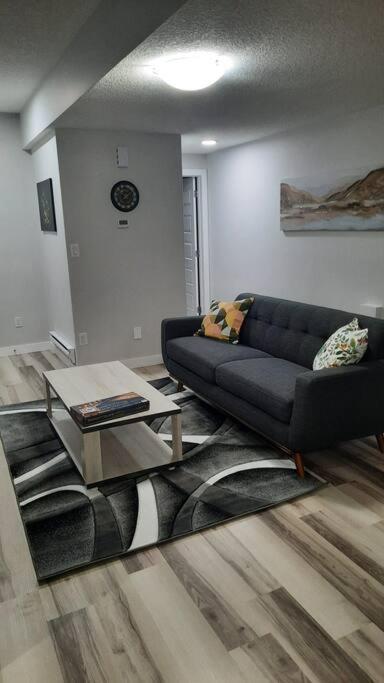Carsonway Basement Suite Едмонтон Екстер'єр фото