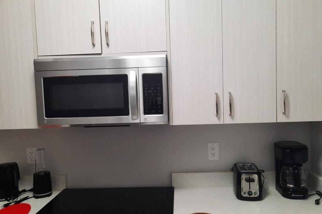 Carsonway Basement Suite Едмонтон Екстер'єр фото
