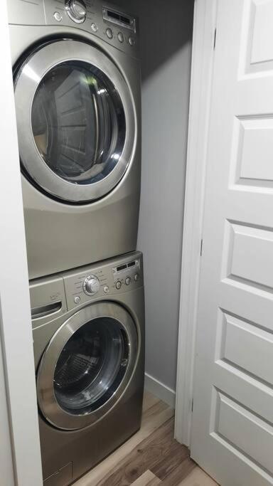 Carsonway Basement Suite Едмонтон Екстер'єр фото